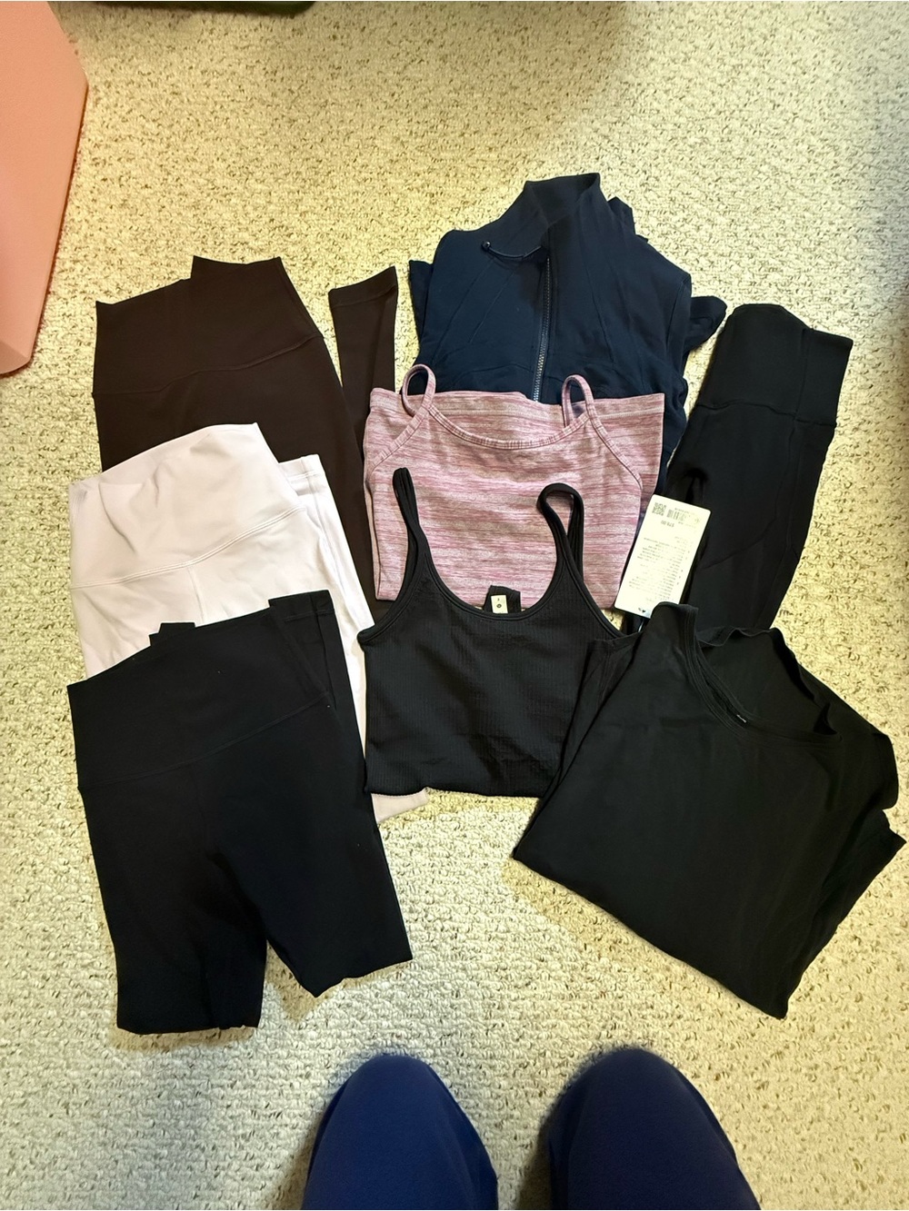 Lululemon Size 2 Lot - Picture 1 of 9